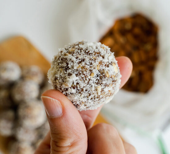 Bolitas energéticas de dátiles y cacao receta de BOLSETA