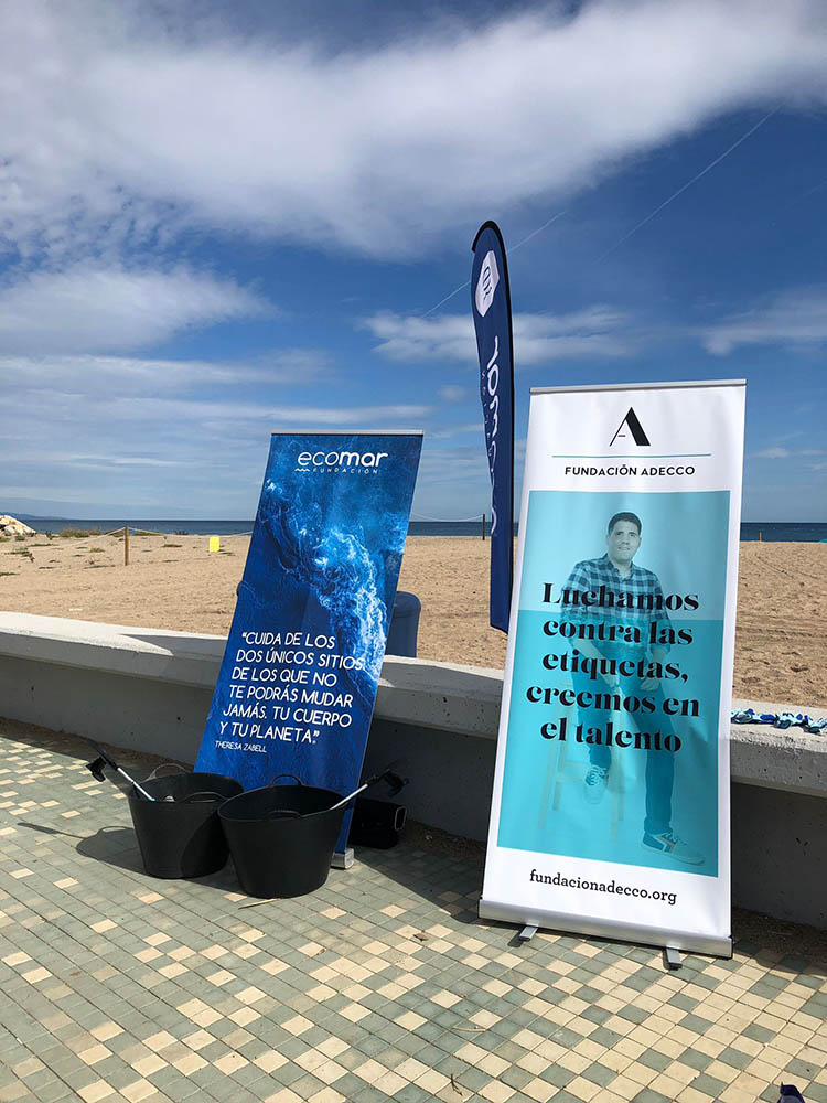 Evento de limpieza de playa en Barcelona con la Fundación Ecomar con la colaboración de BOLSETA