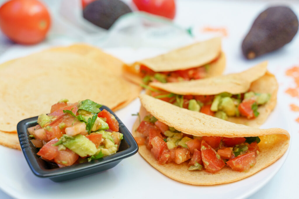 Crepes de lenteja roja con pico de gallo